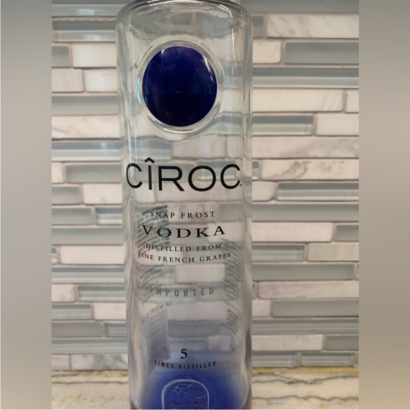 1 EMPTY CIROC SNAP FROST VODKA BOTTLE 750 ML W/CAP Excellent. - Picture 2 of 4